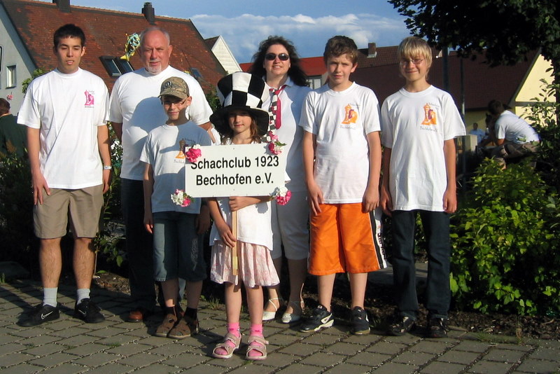 Beim Kirchweihumzug dabei | SC Bechhofen